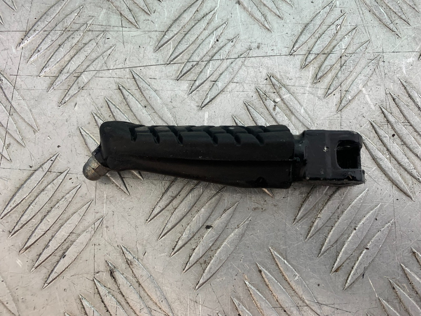KTM RC125 RC 125 RC FRONT RIGHT FOOTPEG 2014 2017 (CMB1199)