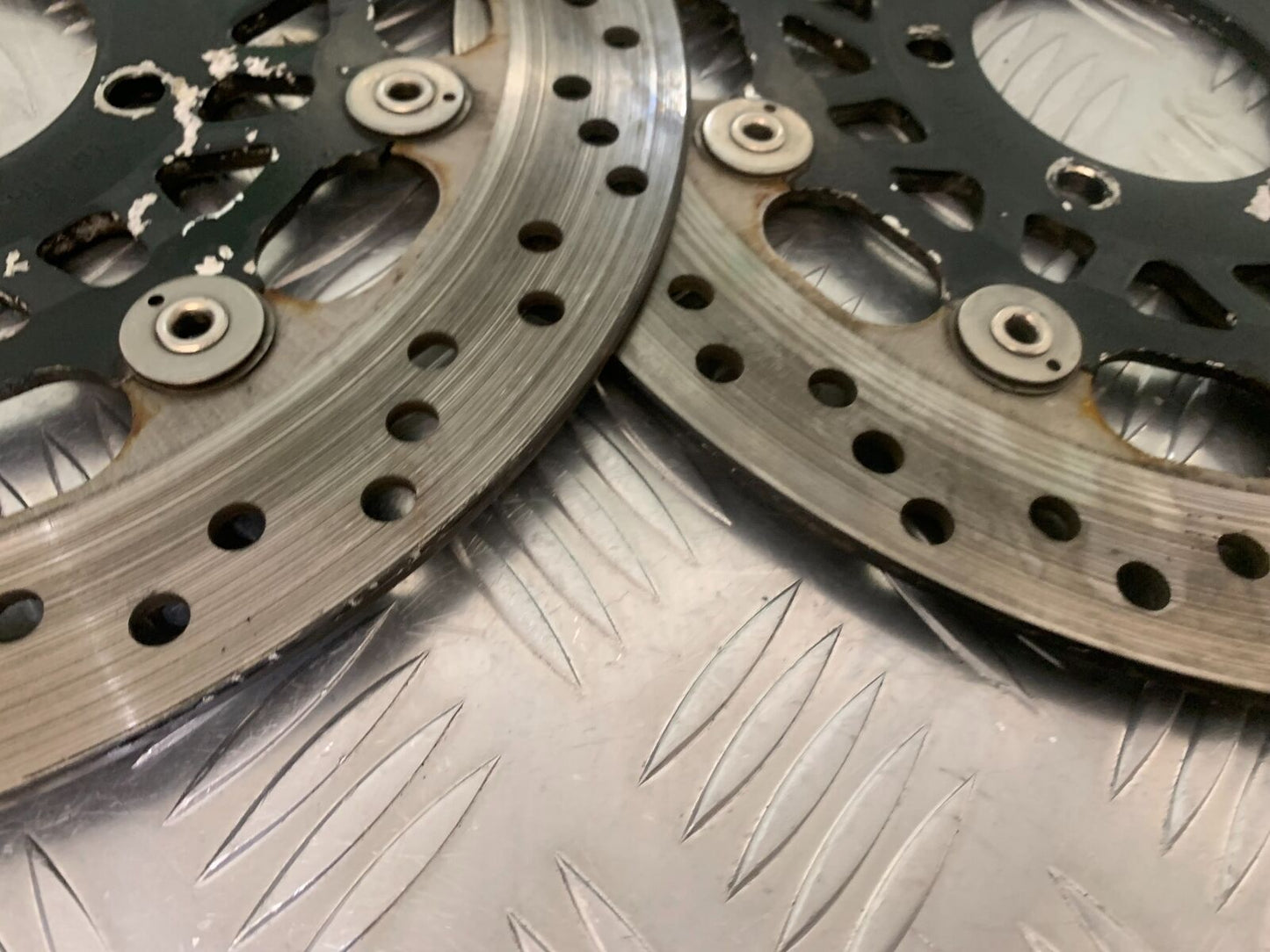 TRIUMPH 955I SPRINT RS FRONT BRAKE DISCS YEAR 1999-04 (STOCK 989)
