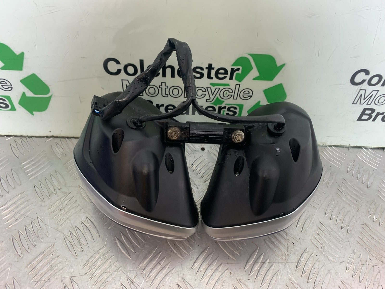 TRIUMPH 675 STREET TRIPLE R HEADLIGHTS YEAR 2013 - 2016 (CMB1221)
