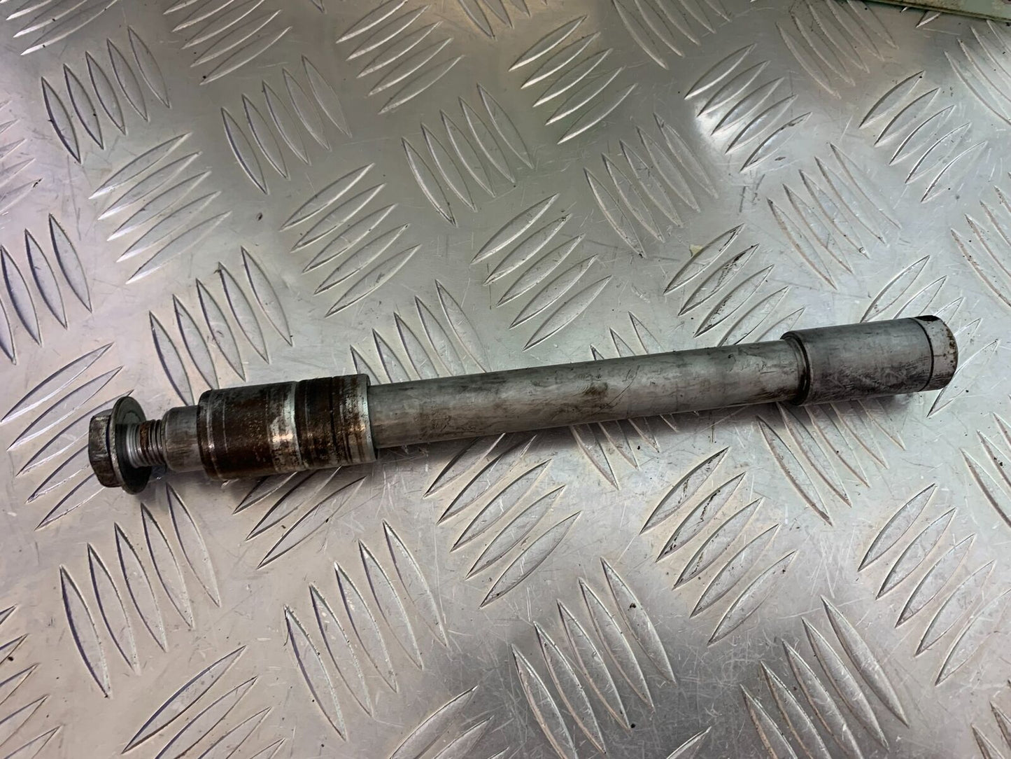 HONDA CBR1100 BLACKBIRD FRONT WHEEL SPINDLE YEAR 1996-1998 (CMB1017)
