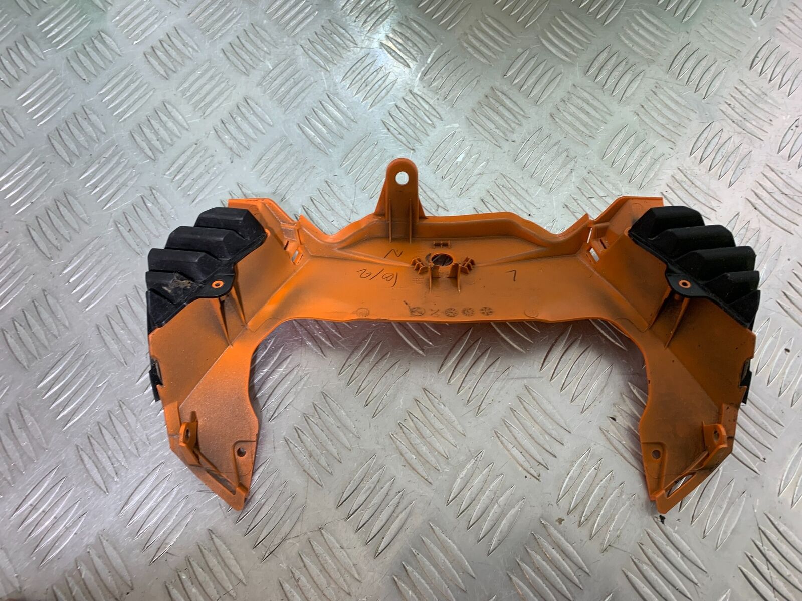 HONDA CBR500R CBR 500 R RIGHT SEAT PANEL JOINER  YEAR 2016 (CMB1066)