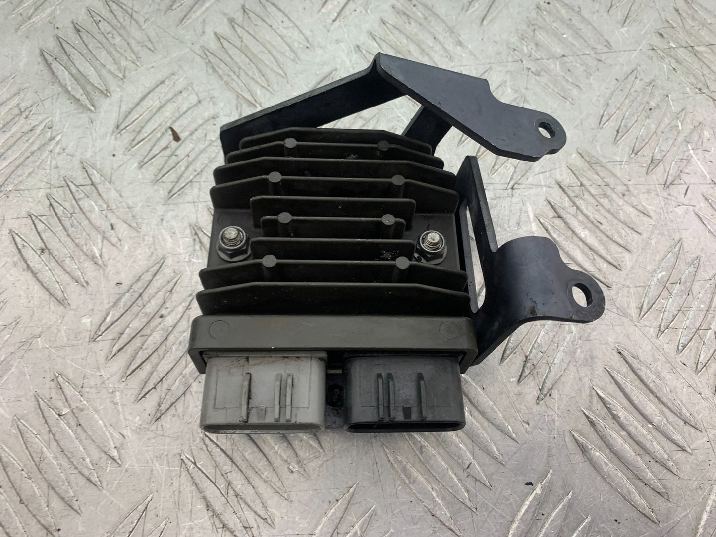 TRIUMPH 675 STREET TRIPLE RX REGULATOR   2015- 2017 (CMB1299)