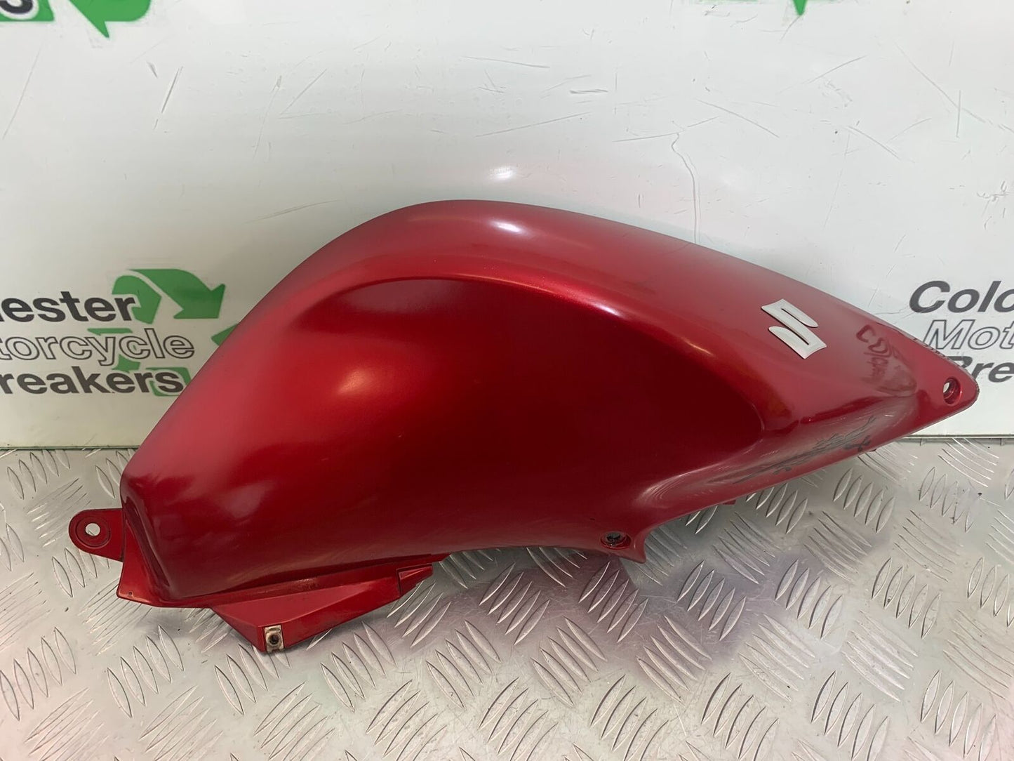 SUZUKI DL 650 V-STROM RIGHT TANK PANEL  YEAR 2016 (STOCK 996)