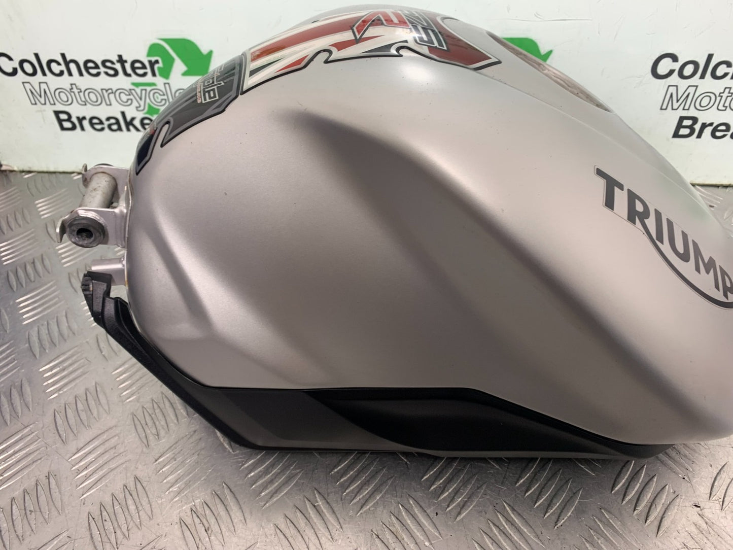 TRIUMPH 675 STREET TRIPLE RX PETROL TANK    2015- 2017 (CMB1299)