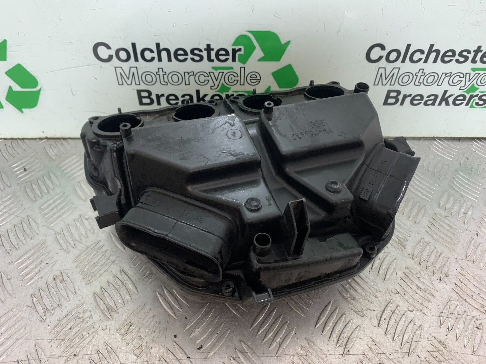 HONDA CBR1100 BLACKBIRD AIRBOX  YEAR 1999-2005 (CMB1232)