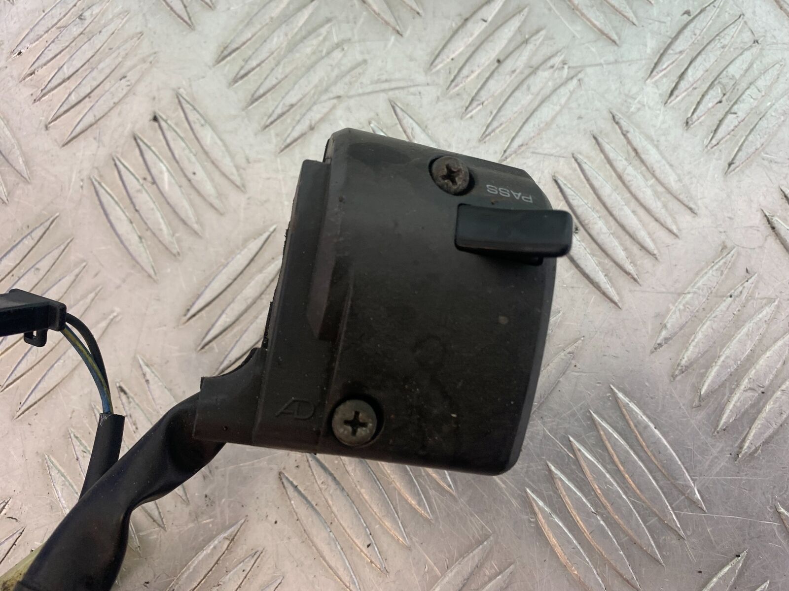 YAMAHA YZF600 YZF 600 THUNDERCAT LEFT SWITCH GEAR   1996-2003 (CMB1134)