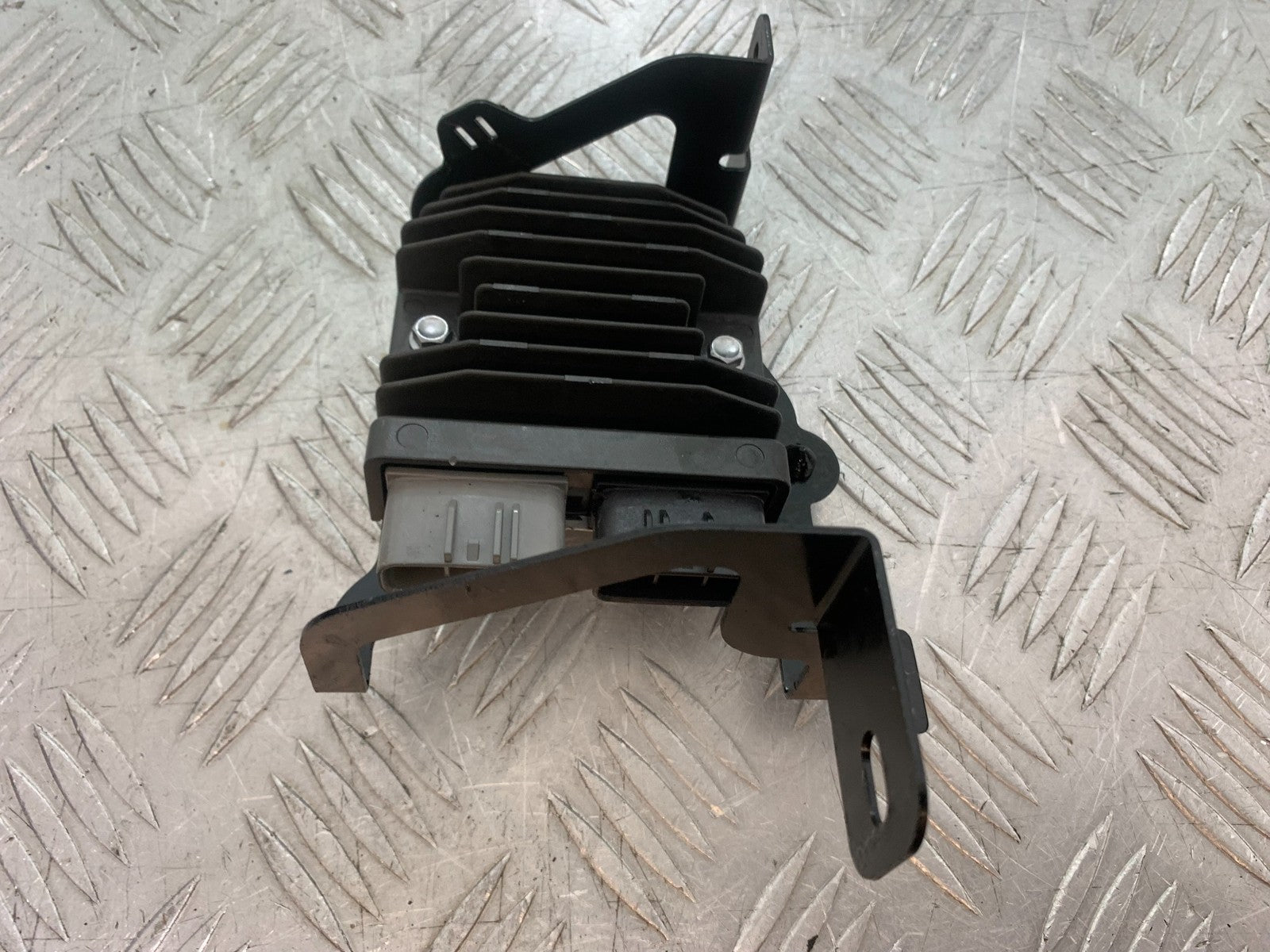 TRIUMPH TRIDENT 660 REGULATOR  YEAR 2021-2024 (CMB1295)