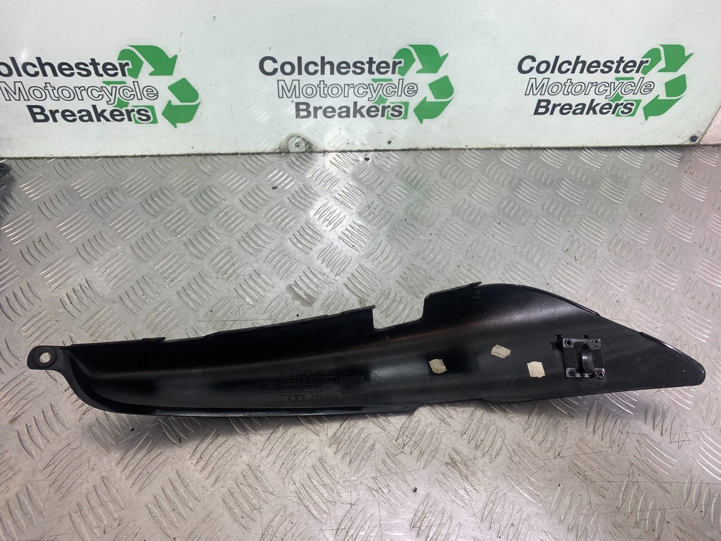 BMW R850 R R850R RIGHT SEAT PANEL  YEAR 1994-2002 (CMB1170)