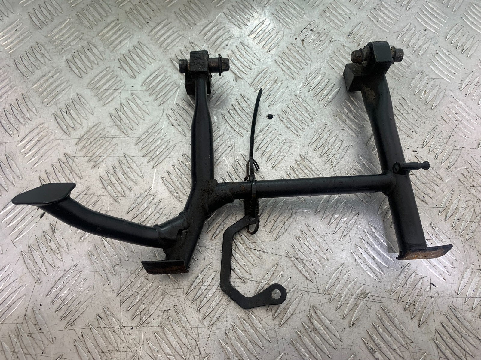 TRIUMPH 1050 SPRINT ST CENTER STAND  YEAR 2004-2007 (CMB1197)