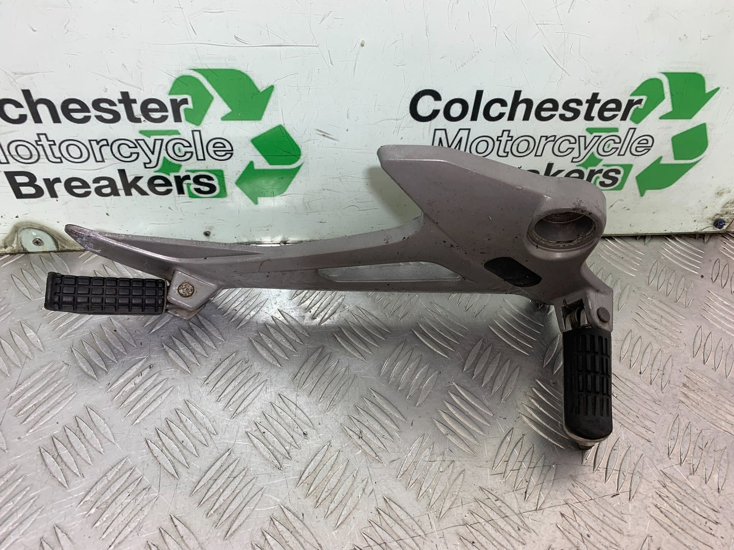 HONDA XL125 VARADERO RIGHT HANGER   YEAR 2001-2006  (CMB1304)