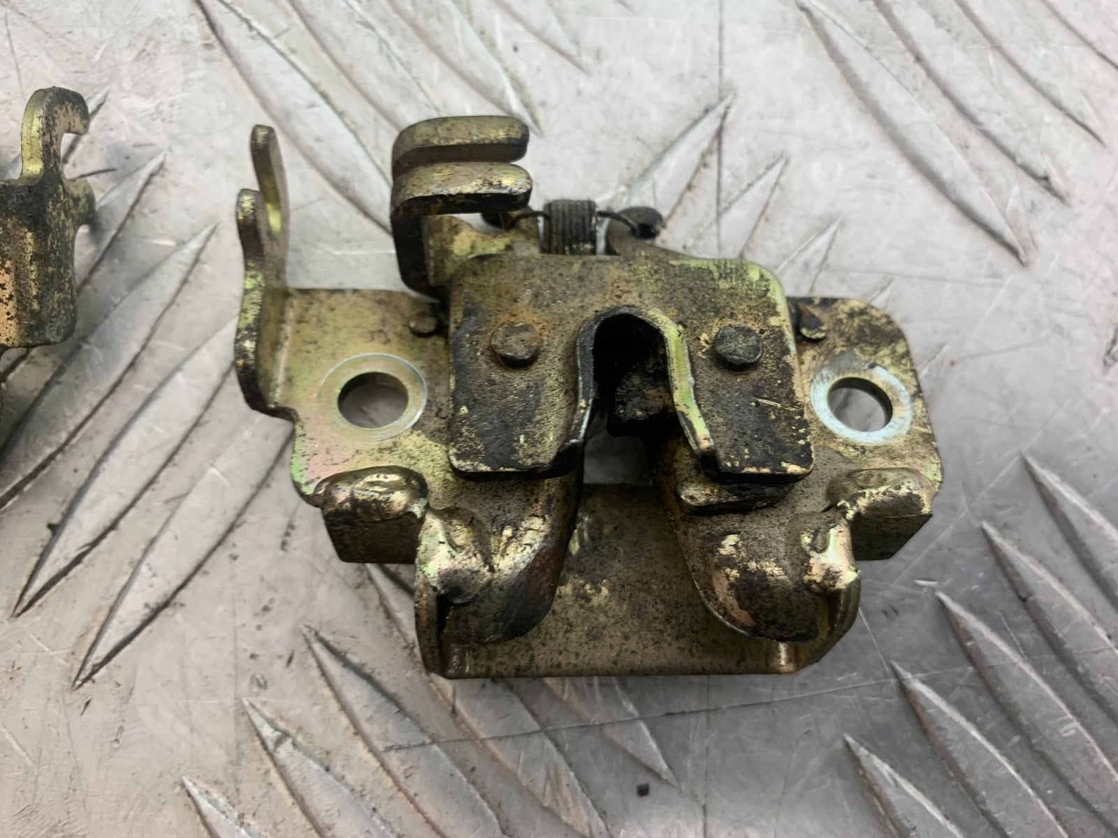 KAWASAKI J125 J125 SEAT CATCHES YEAR 2016-2020 (CMB1158)