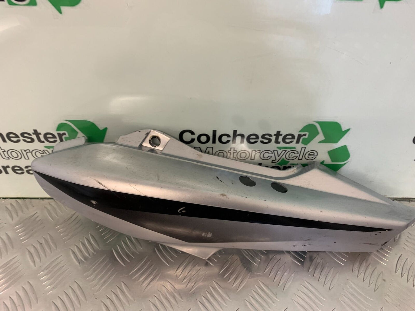 YAMAHA FZS600 FAZER 600 LEFT TAIL PIECE   YEAR 2002-03  (STOCK 950)