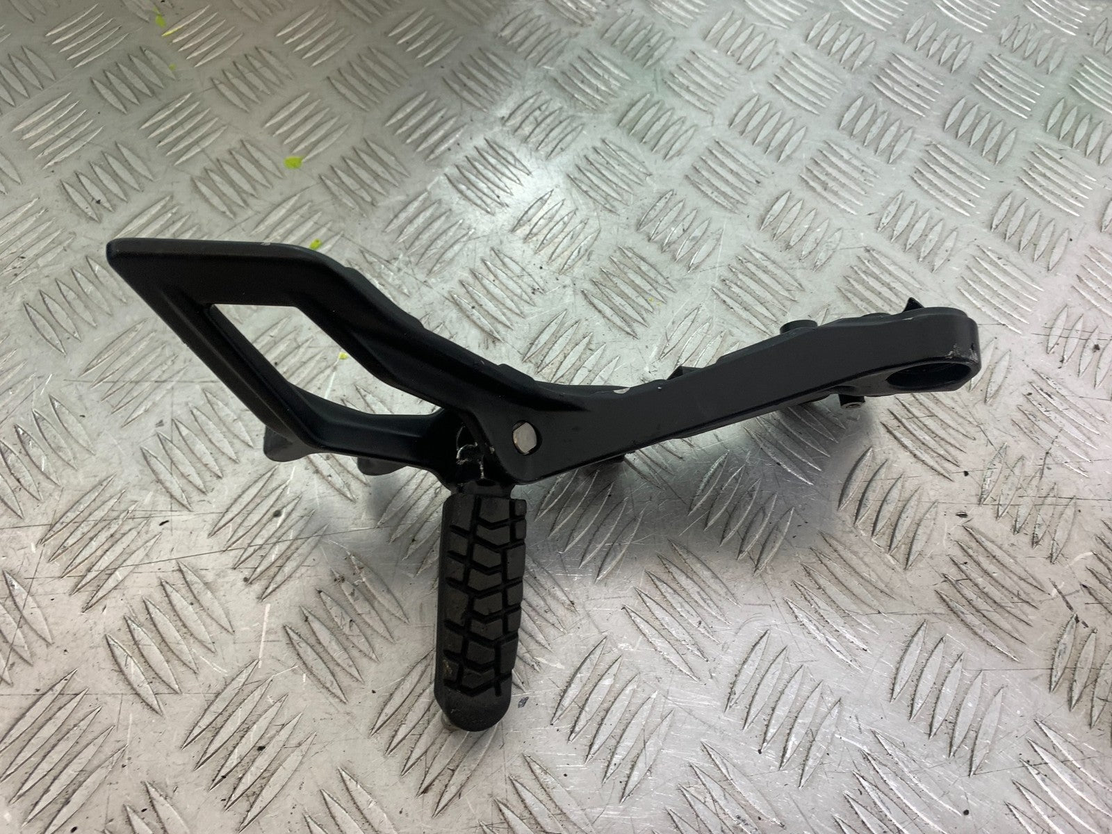KTM RC125 RC 125 FRONT RIGHT HANGER 2014 2017 (CMB1199)