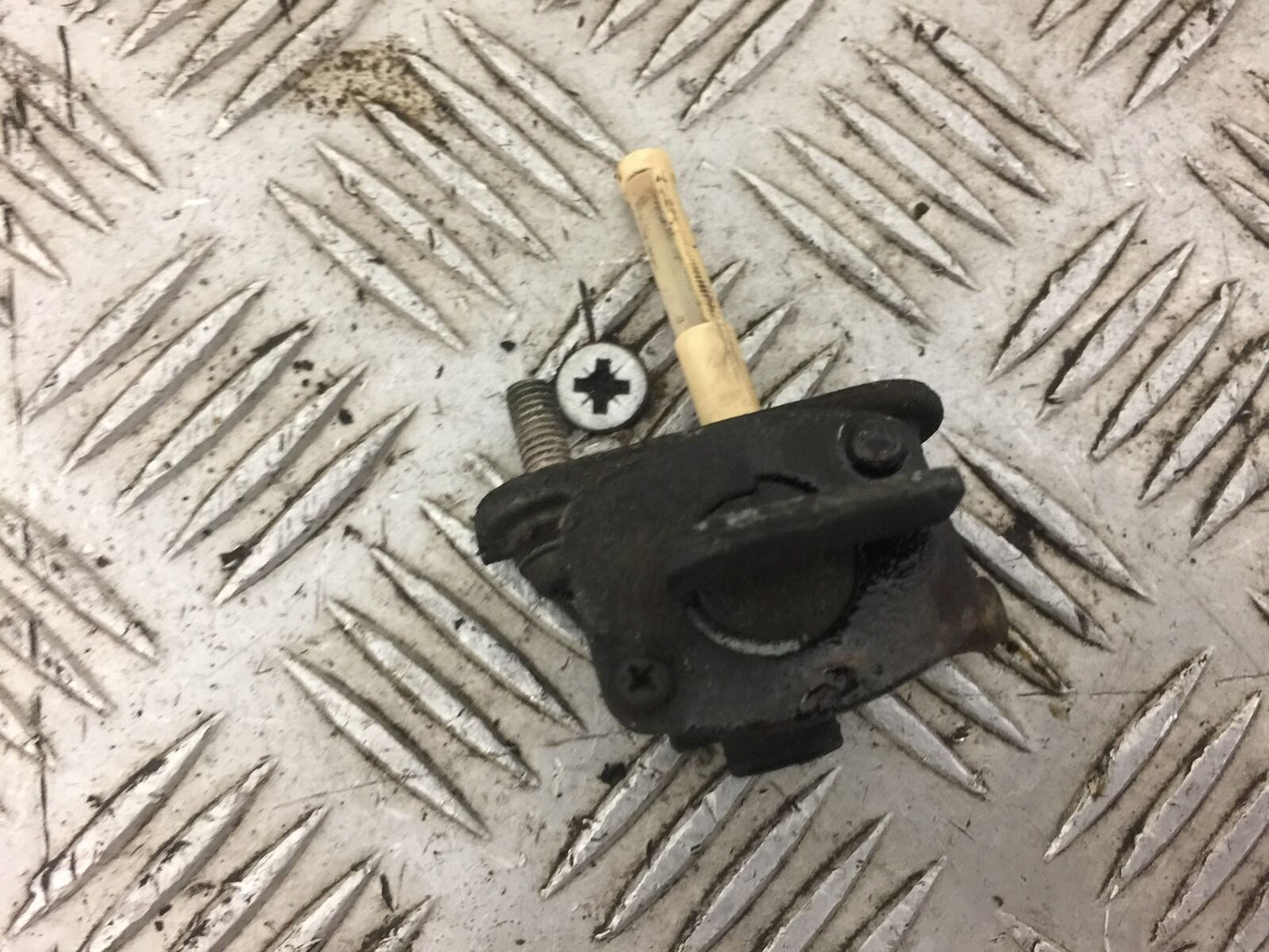 YAMAHA XJ900 XJ 900 DIVERSION PETROL TAP  YEAR 1994-2002 STOCK 488)