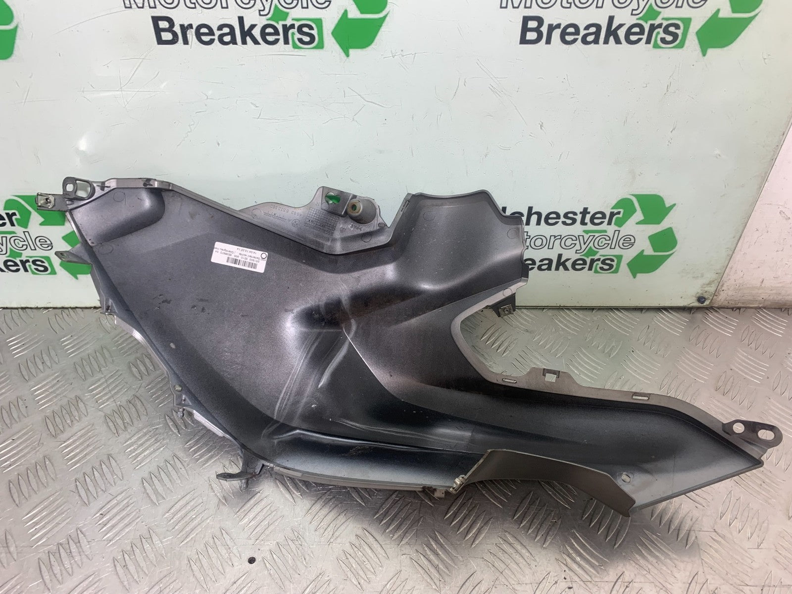 BMW R1200 R 1200 GS RIGHT TANK PANEL YEAR 2013-2016 (CMB1257)