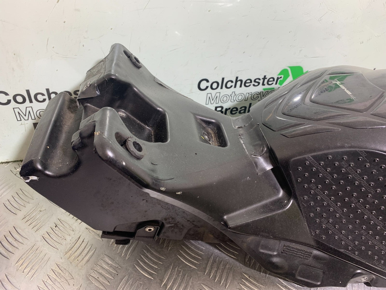 APRILIA TUONO 1000 V4R PETROL TANK  YEAR 2011-13  (CMB1316)