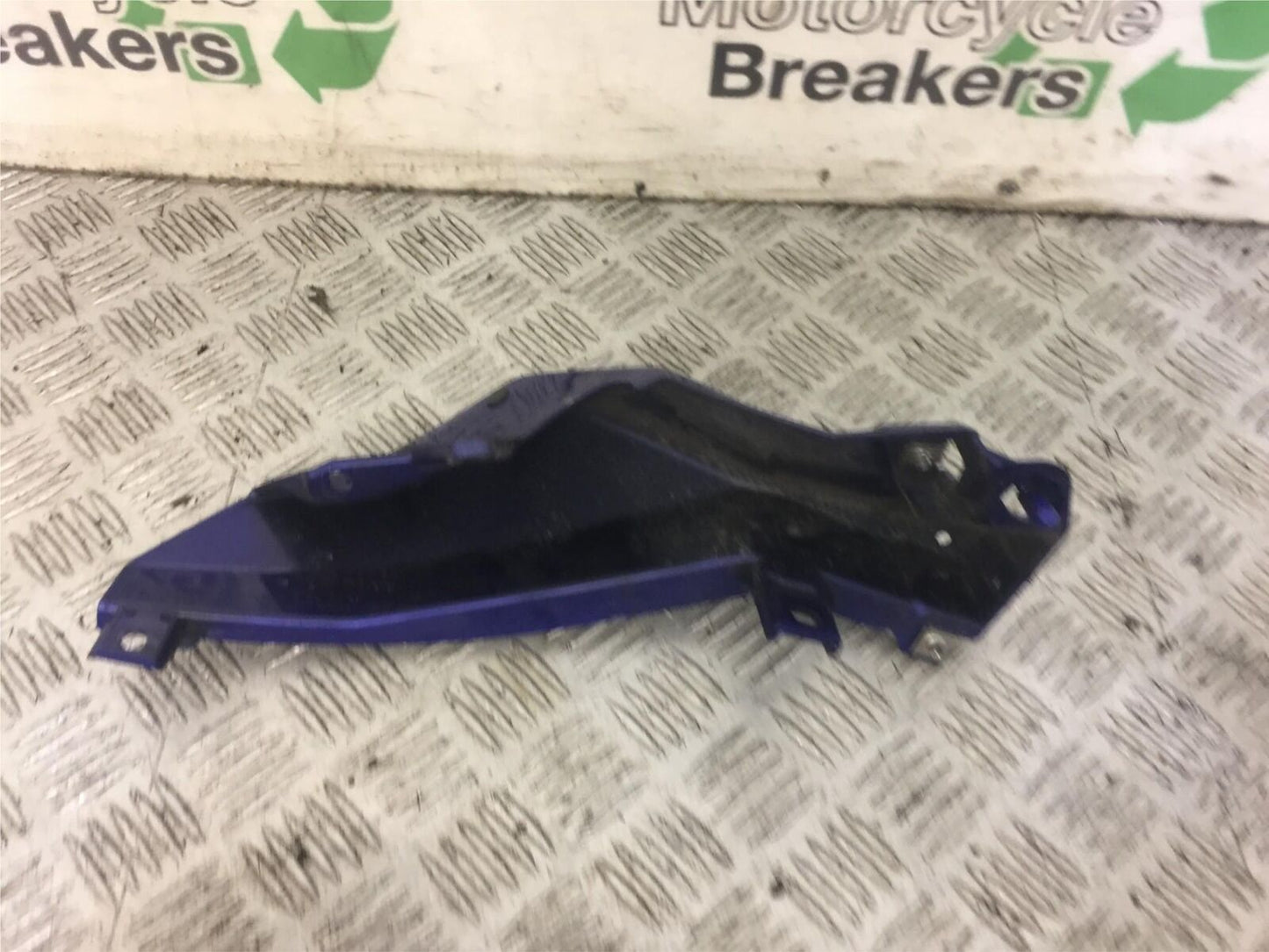 YAMAHA MT07 MT-07 TRACER RIGHT SEAT PANEL   YEAR 2016 (STOCK 642)