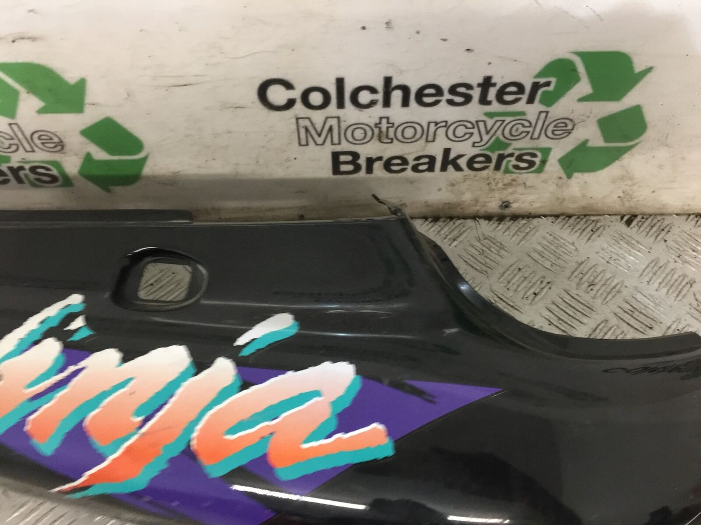 KAWASAKI ZX9R ZX9B RIGHT SEAT PANEL YEAR 1994 (STOCK 860)