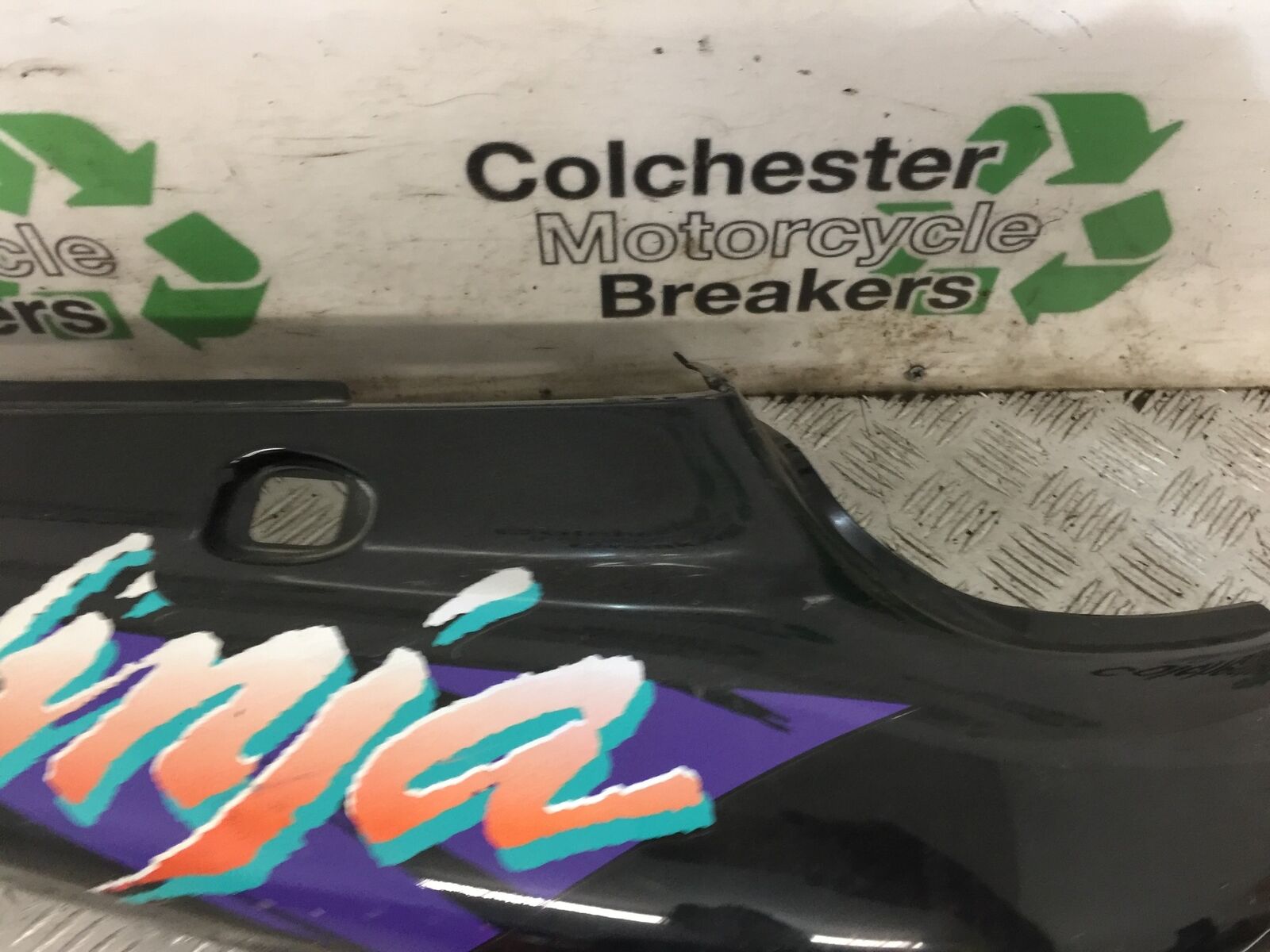 KAWASAKI ZX9R ZX9B RIGHT SEAT PANEL YEAR 1994 (STOCK 860)