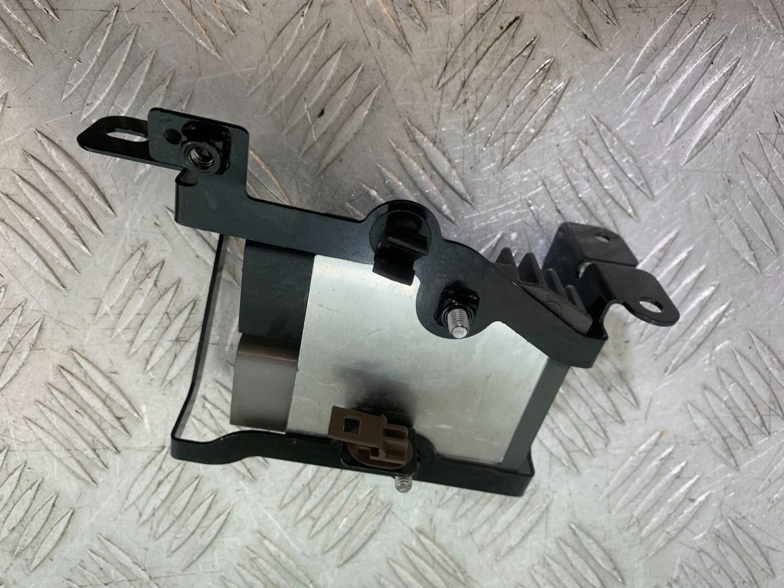 TRIUMPH TRIDENT 660 REGULATOR  YEAR 2021-2024 (CMB1295)