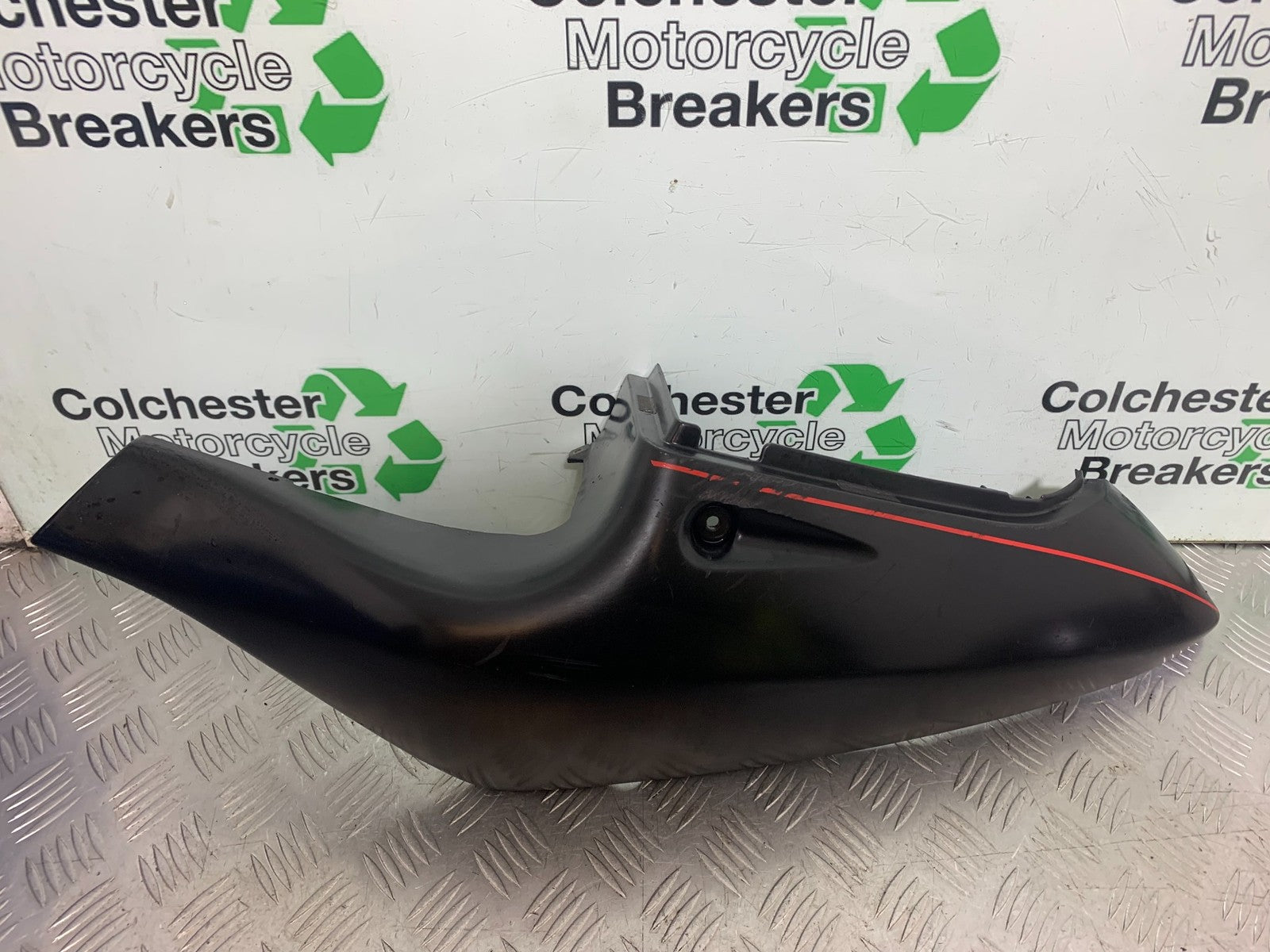 SUZUKI GSXR600 GSXR 600 SRAD LEFT SEAT PANEL   YEAR 1997-2000 (CMB1276)