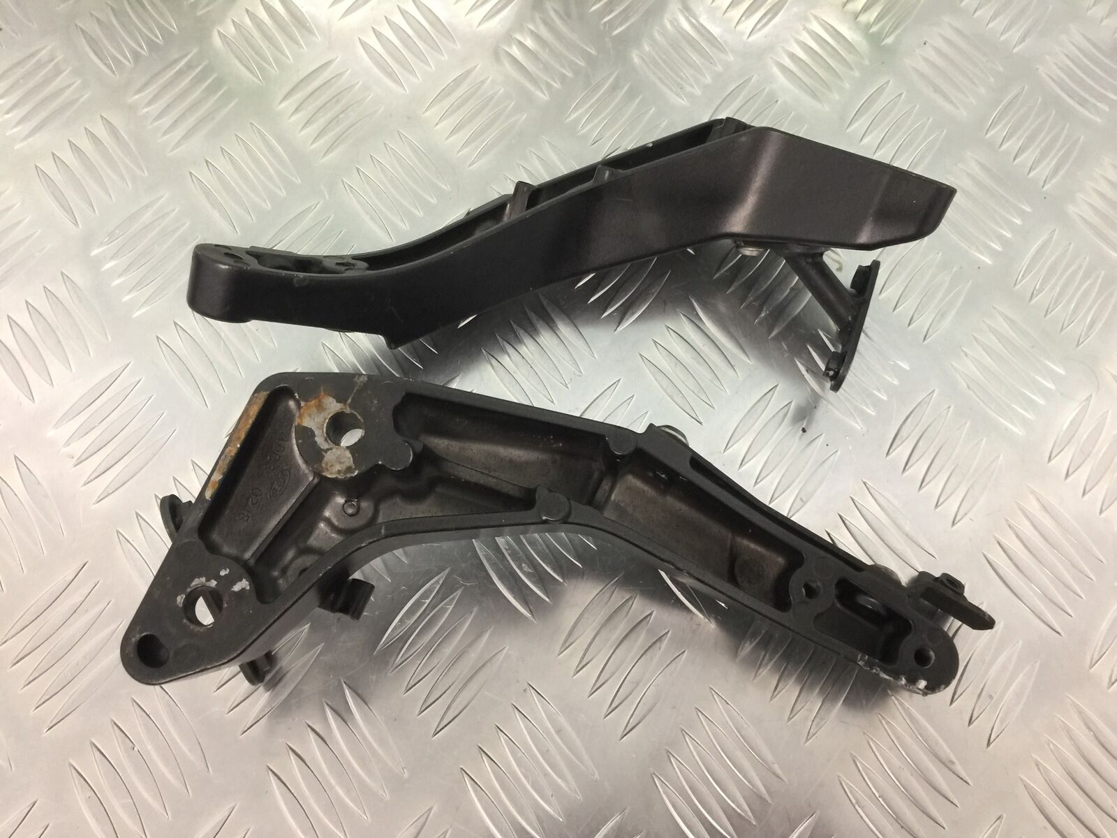 KAWASAKI Z1000 Z 1000 ENGINE MOUNTS  YEAR 2007-2009  (STOCK 927)