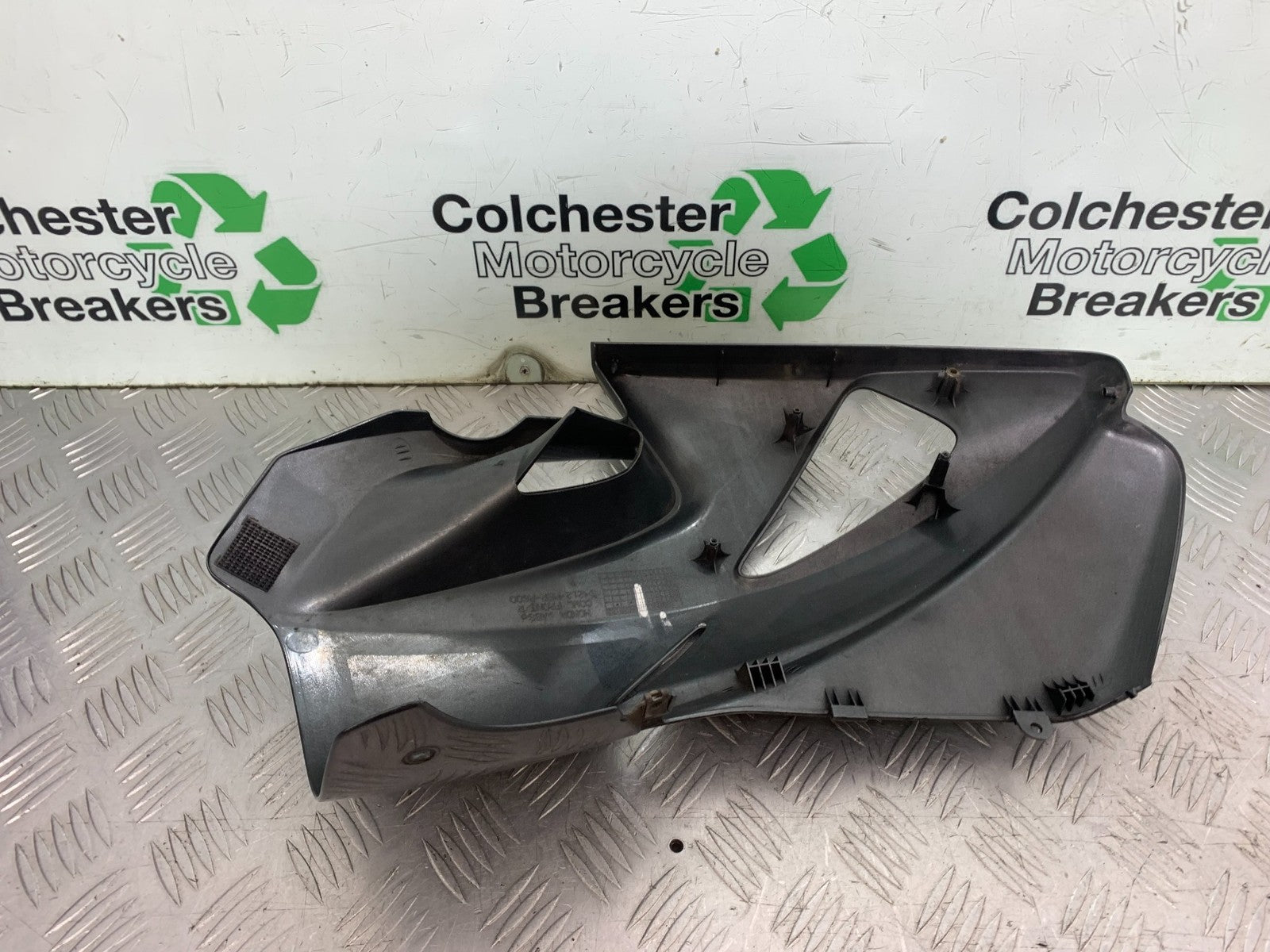 HONDA CBF600 CBF 600 RIGHT FAIRING  YEAR 2004-07  (CMB1305)
