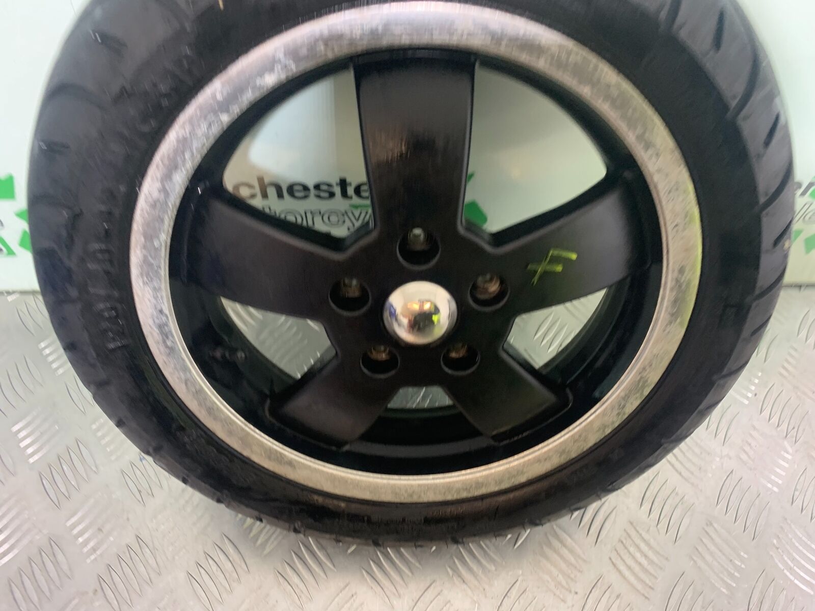 PIAGGIO VESPA GTS 300 FRONT WHEEL  YEAR 2010 (CMB1062)