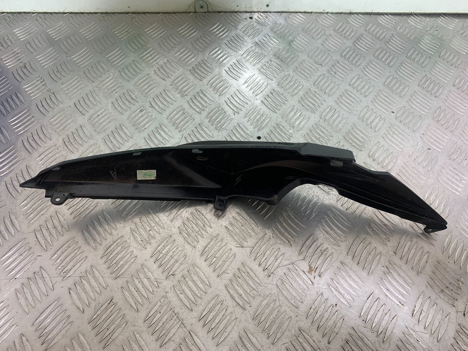 KAWASAKI Z650 ER650 KNFAN RIGHT SEAT PANEL  YEAR 2022-2024 (CMB1112)