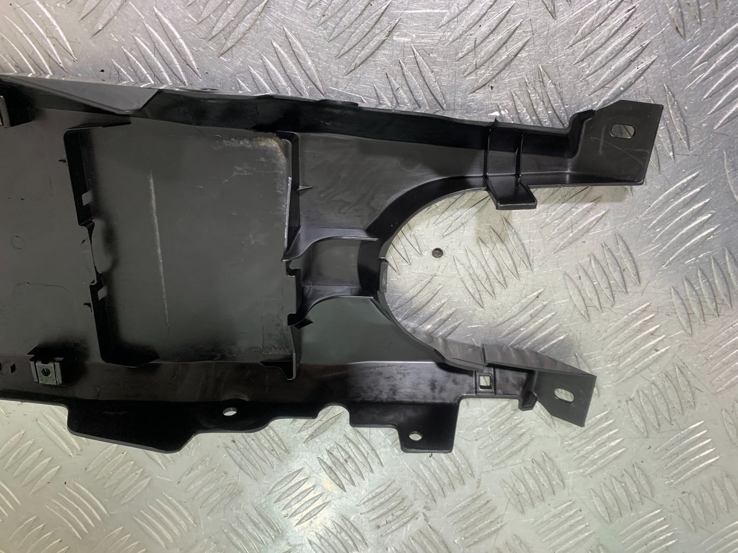 TRIUMPH TRIDENT 660 UNDERTRAY  YEAR 2021-2024 (CMB1295)