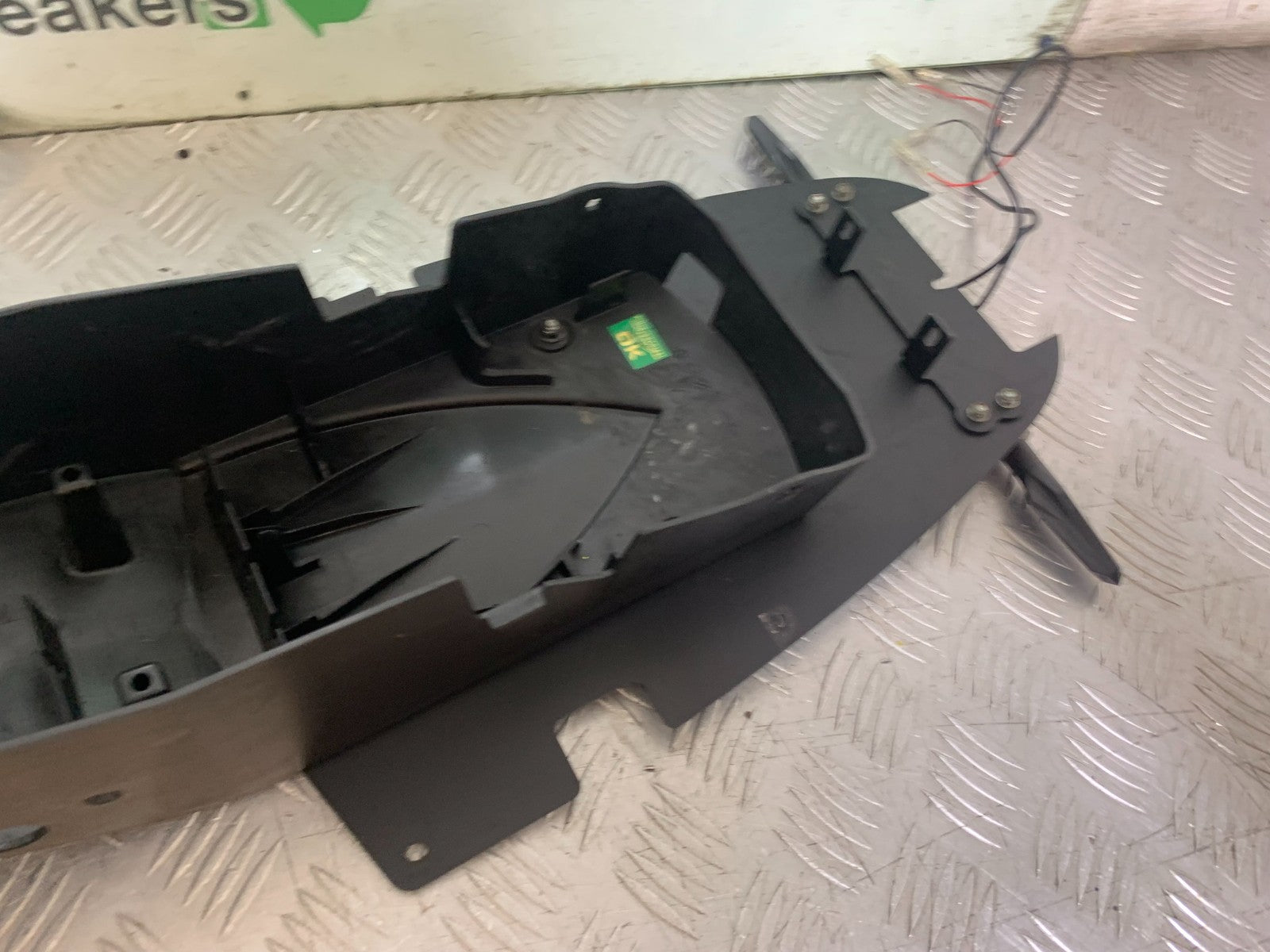 TRIUMPH 1050 SPEED TRIPLE UNDERTRAY AND INDICATORS  YEAR 2005-2007 (CMB1322)