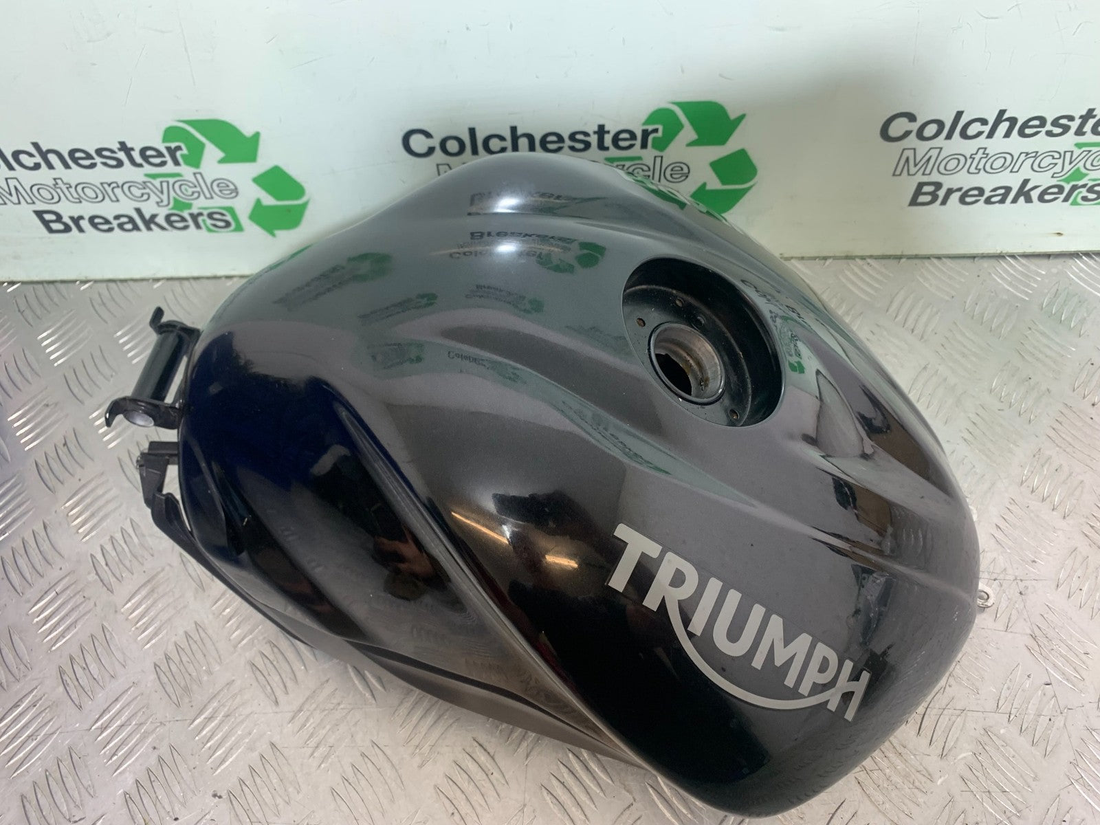 TRIUMPH 675 STREET TRIPLE PETROL TANK   2013-2016 (CMB1186)