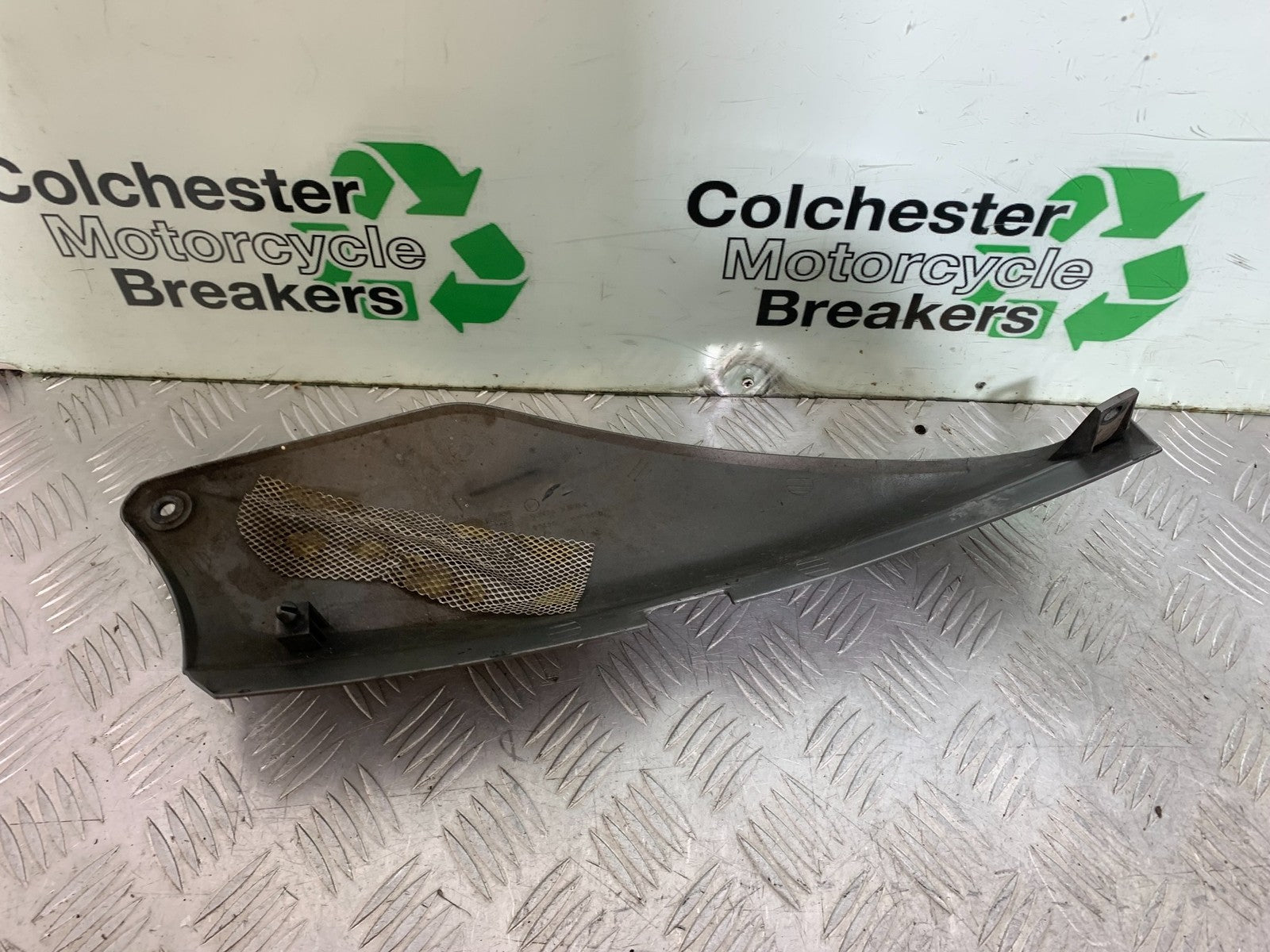 HONDA XL125 VARADERO LEFT SEAT PANEL  YEAR 2001-2006  (CMB1304)