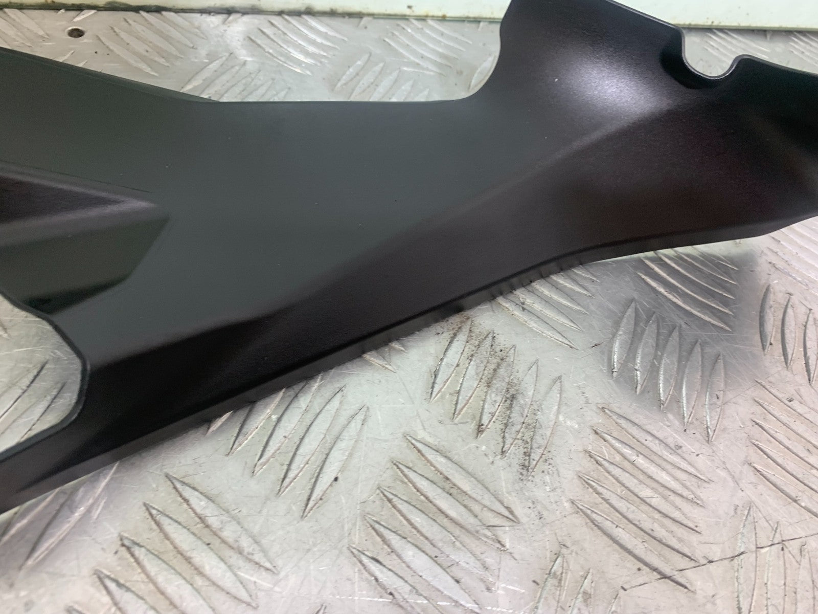 DUCATI 1299 PANIGALE RIGHT TOP FAIRING INFILL PANEL YEAR 2016 (CMB 1187)
