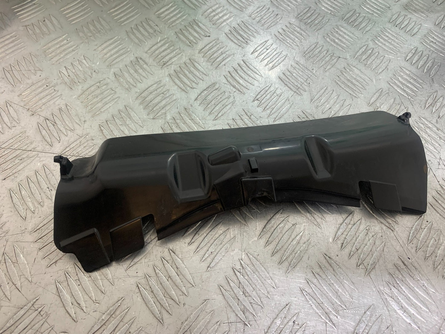 SUZUKI GSXR750 GSXR 750 K4 K5 ENGINE INFILL COVER  2004-2005 (CMB1319)