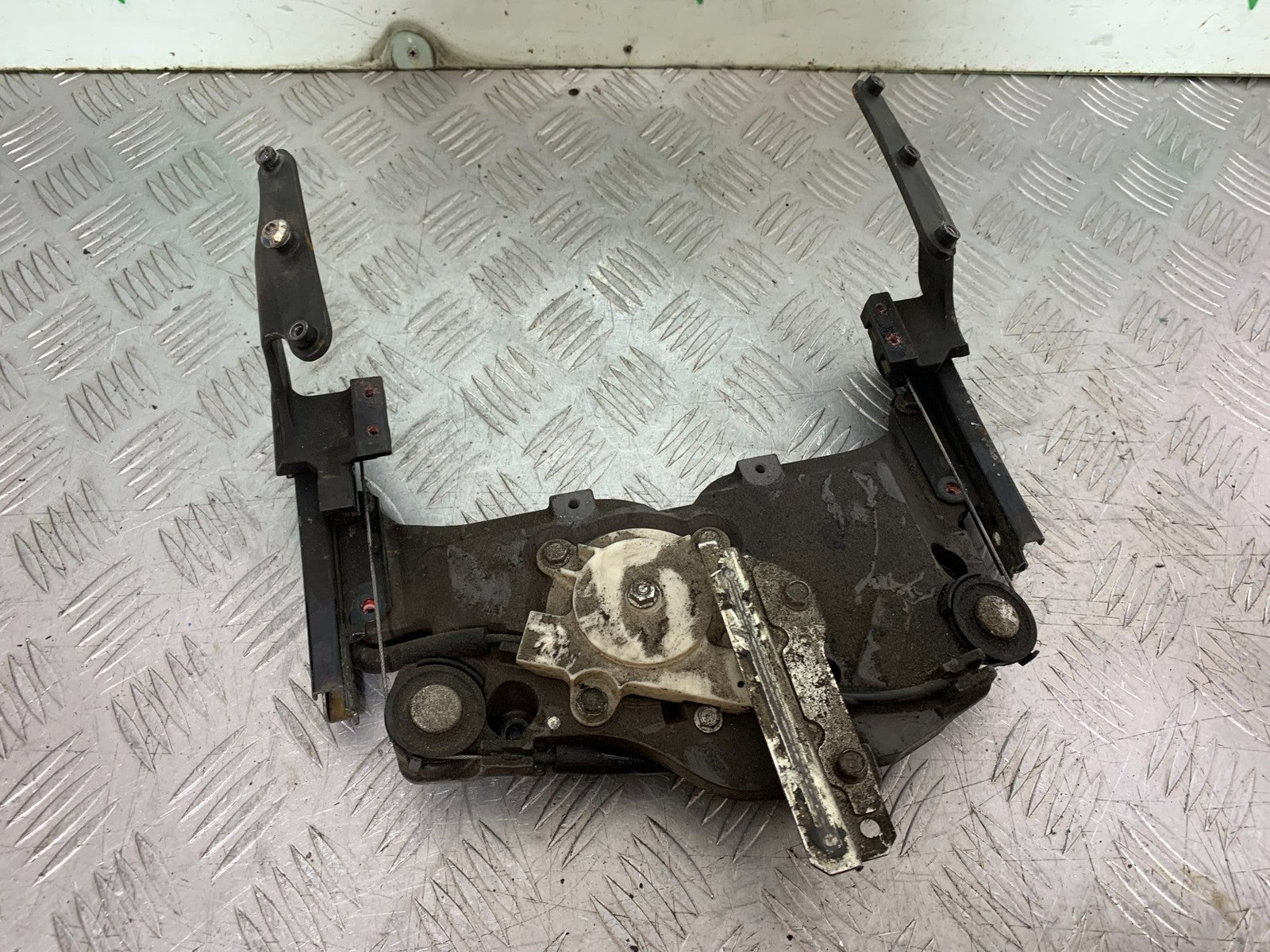 KAWASAKI GTR1400 GTR 1400 SCREEN MOTOR AND BRACKET  YEAR 2007-2009 (CMB1306)