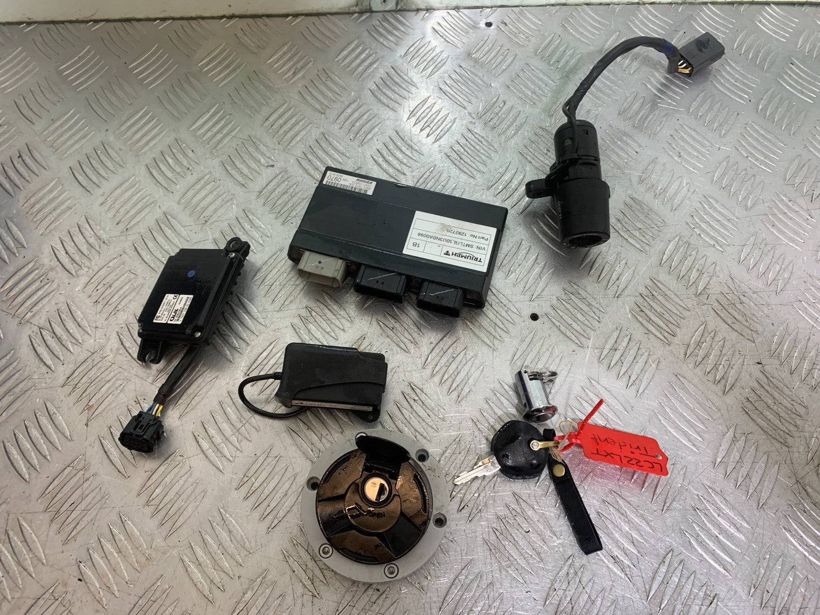 TRIUMPH TRIDENT 660 ECU LOCKS KEY  YEAR 2021-2024 (CMB1295)