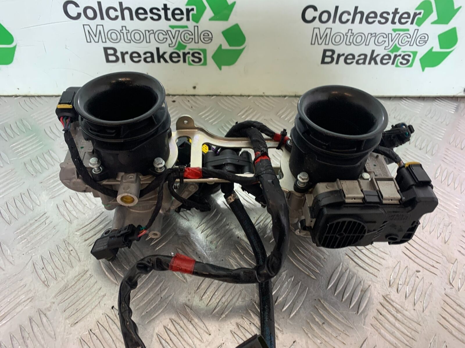 APRILIA SL750 SL 750 SHIVER THROTTLE BODIES   YEAR 2012 (CMB1074)