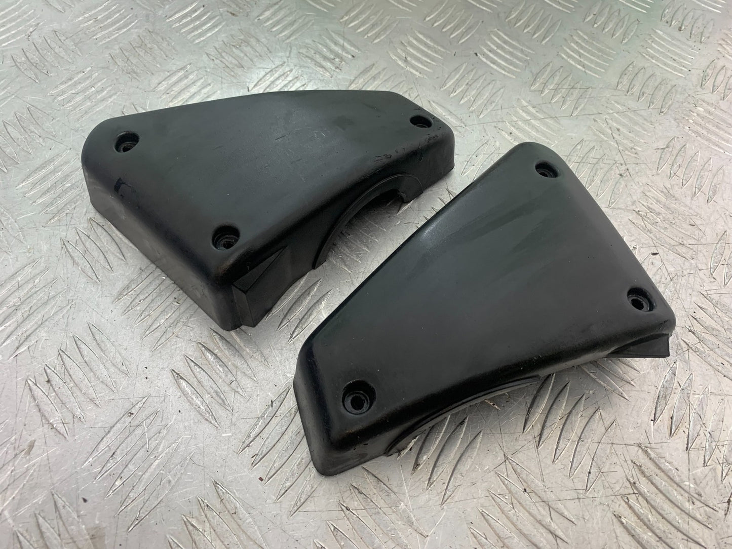 YAMAHA FZS600 FAZER 600 LEFT AND RIGHT AIRBOX COVERS   YEAR 1998-2001 (CMB1267)