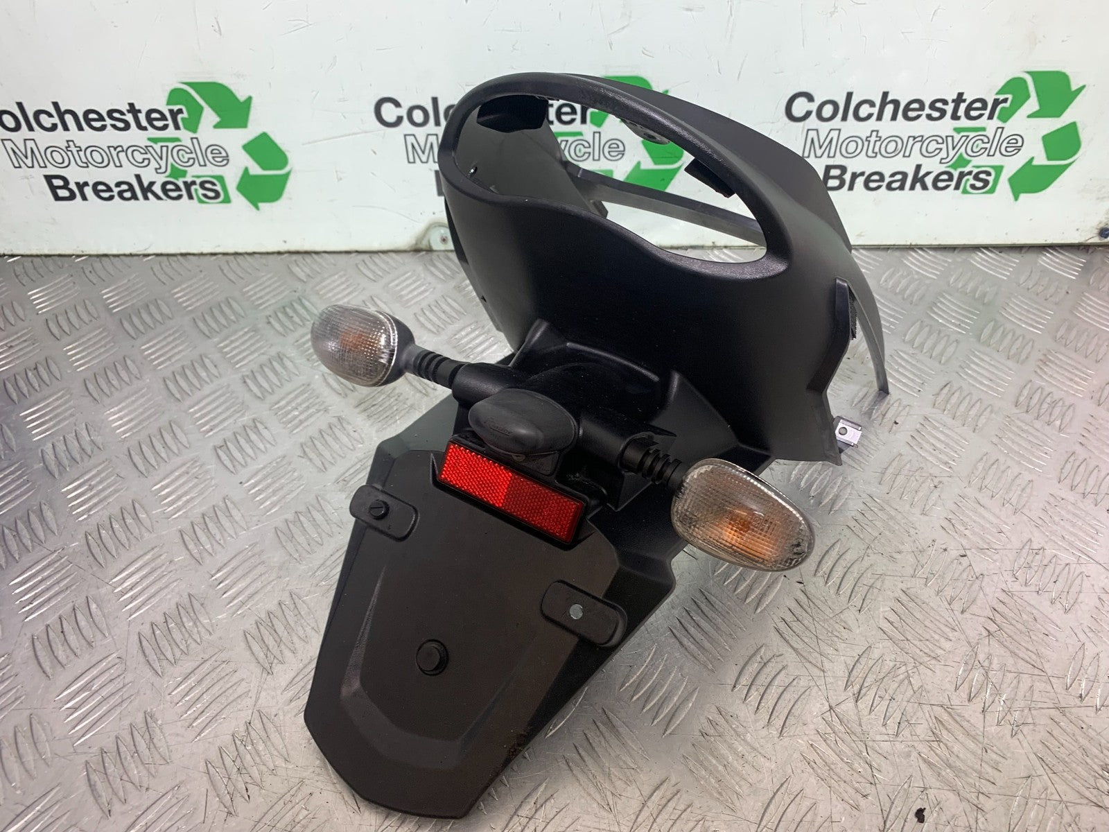 TRIUMPH 1050 SPRINT GT REAR MUDGUARD AND INDICATORS YEAR 2010-2016 (CMB1250)