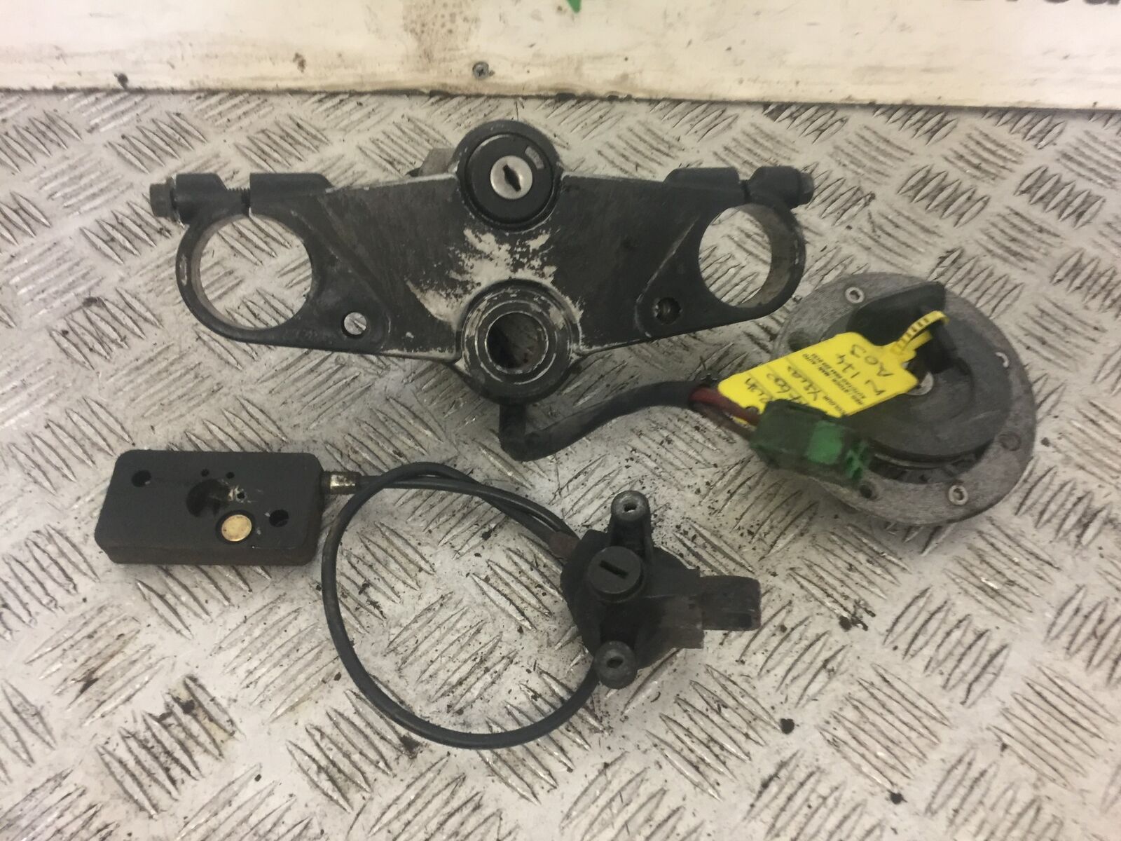 SUZUKI RF600 RF 600 LOCKS AND KEY  YEAR 1996 (STOCK 679)