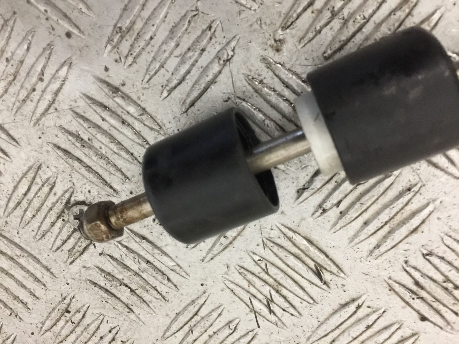 YAMAHA MT09 MT-09 FRONT WHEEL CRASH BOBBINS  YEAR 2018 (STOCK 906)