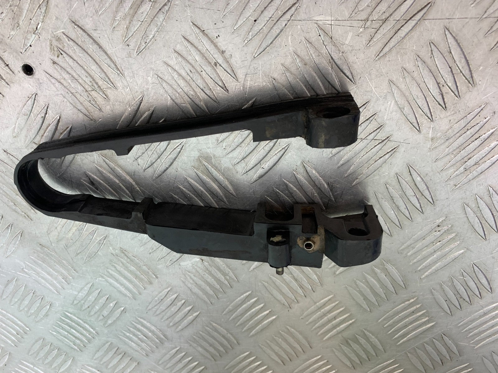 KTM 125 DUKE CHAIN GUIDE  YEAR 2018-2023 (CMB1185)