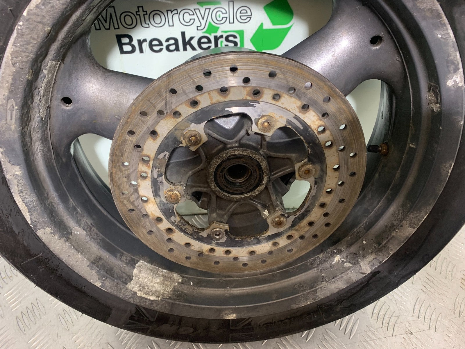 TRIUMPH TROPHY 900 REAR WHEEL (GOOD TYRE)  YEAR 1991-95 (CMB1251)