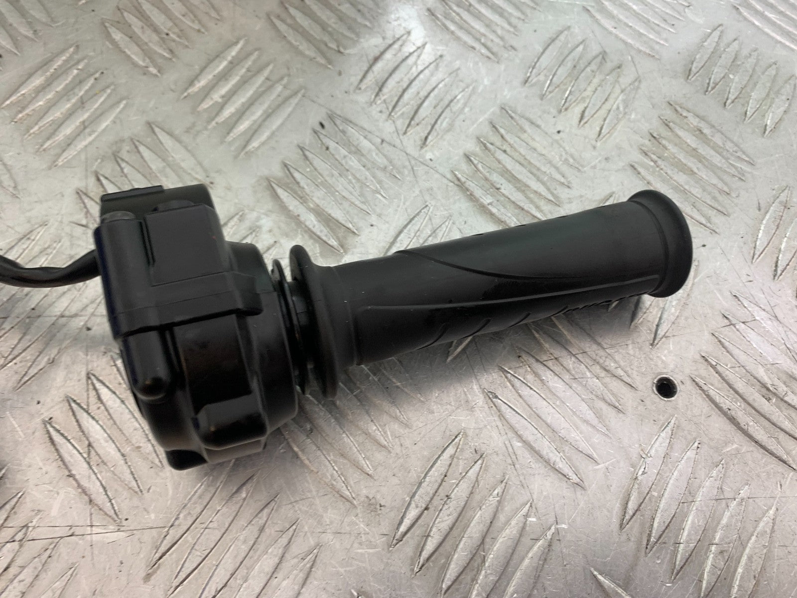 DUCATI 1299 PANIGALE THROTTLE AND TWIST GRIP   YEAR 2016 (CMB 1187)