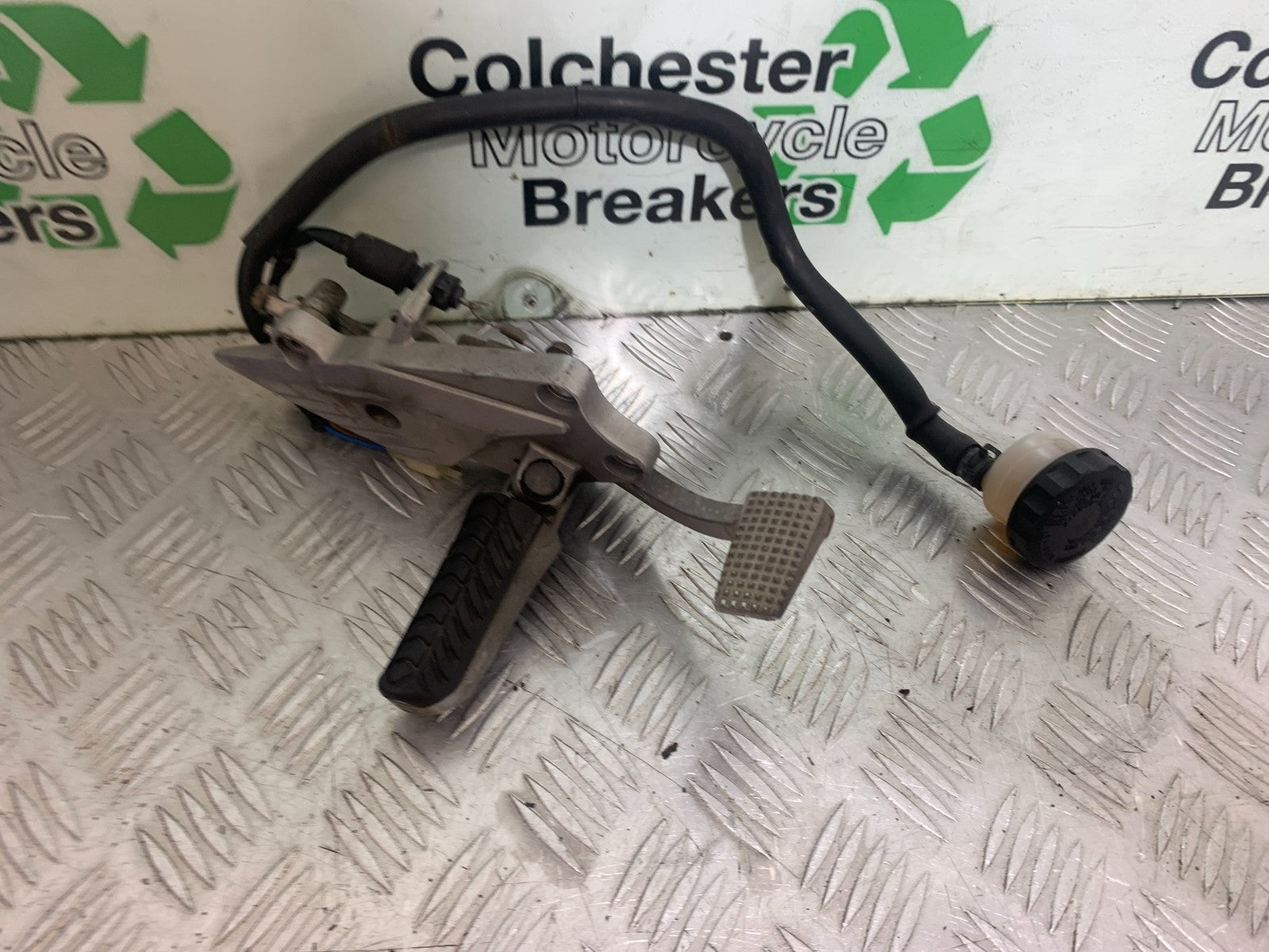 KAWASAKI GTR1400 GTR 1400 FRONT RIGHT HANGER  YEAR 2007-2009 (CMB1174)