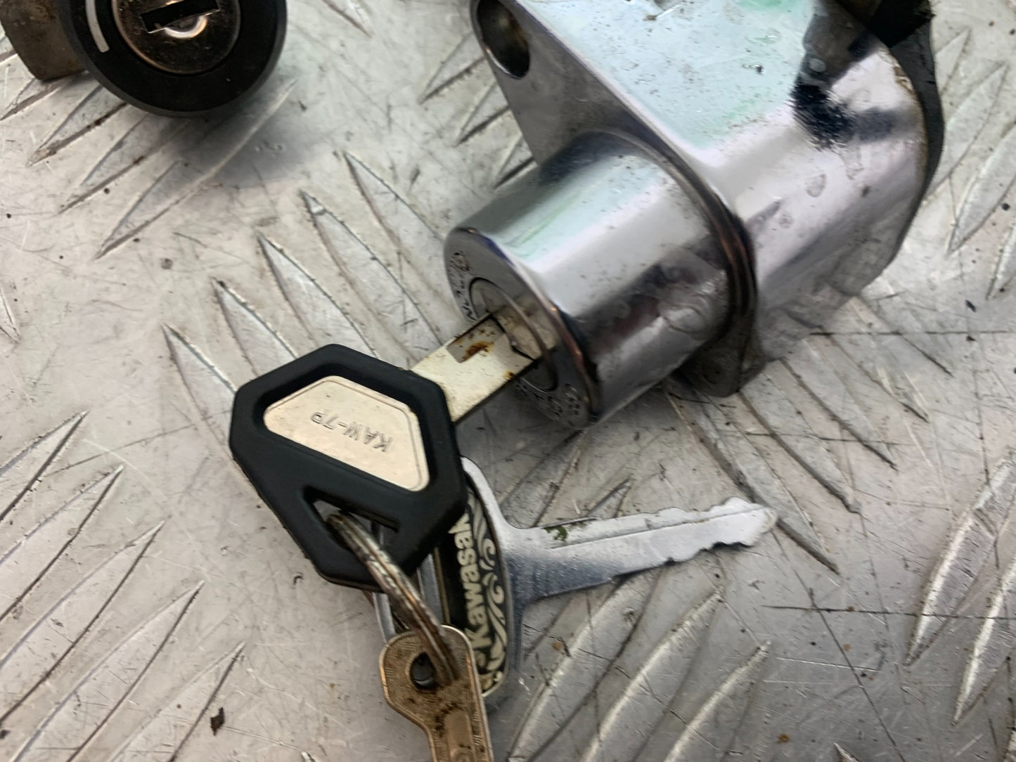 KAWASAKI VN1500 CLASSIC LOCKS AND KEY  YEAR 1999 -2006 (CMB1166)
