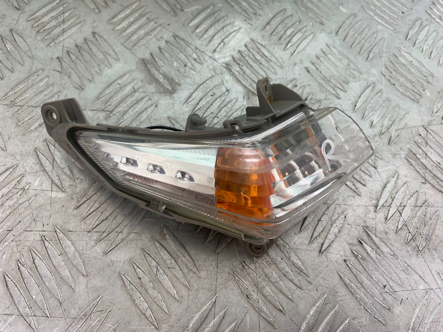 SUZUKI GSR600 GSR 600 FRONT RIGHT  INDICATOR  2006-2010 (CMB1177)