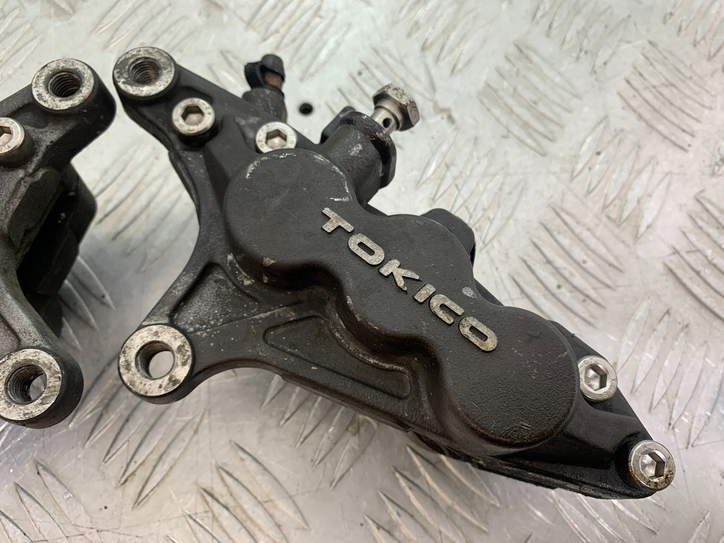 SUZUKI GSF1200 GSF 1200 BANDIT FRONT BRAKE CALIPERS  YEAR 2001-2004 (CMB1188)