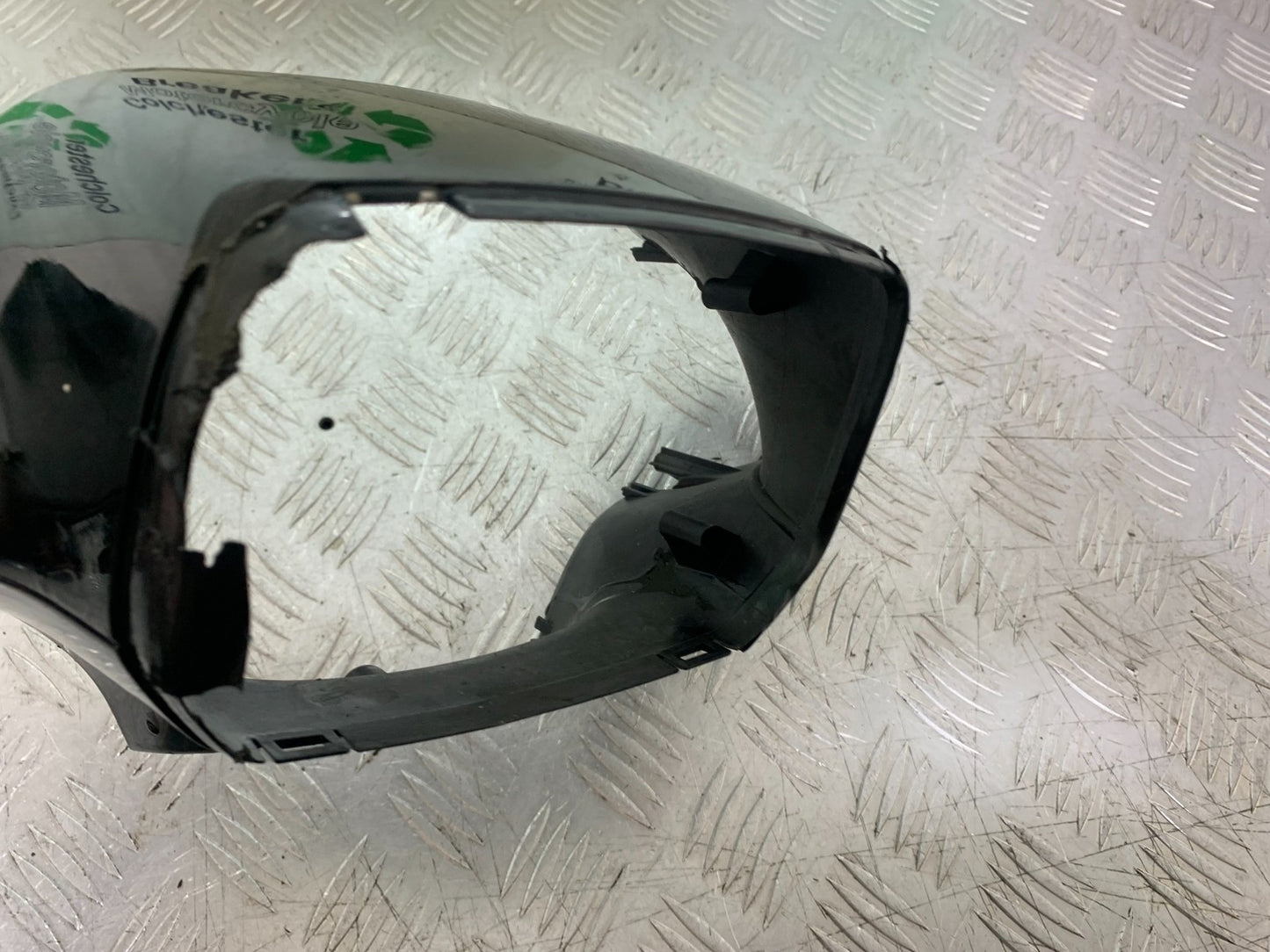 PIAGGIO VESPA LX50 LX S 50 HEADLIGHT SURROUND   YEAR 2007-2016 (CMB1290)